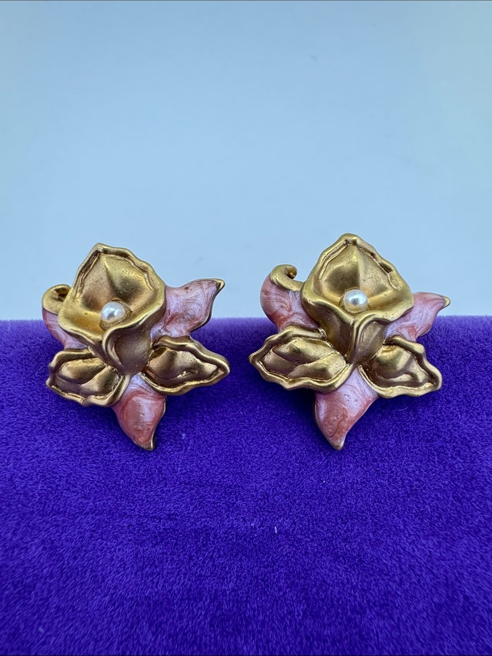 💛 Vintage Gold Plated Pink Floral Faux Pearl Accent Earrings